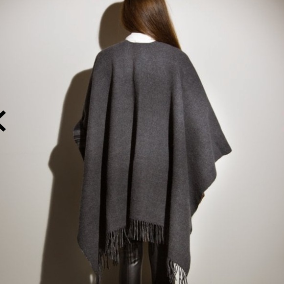 Weekend Max Mara Abissi fur pockets cape- poncho ❤️ - Picture 5 of 7